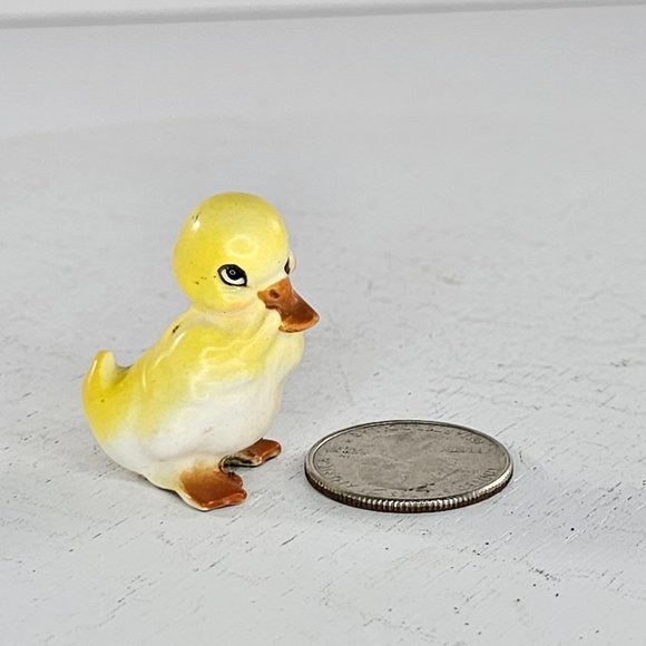 Josef Originals Duckling Shy Baby Duck Yellow Miniature Figurine - Picture 5 of 5